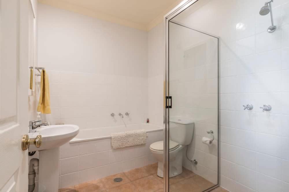 3 Bdrm 2 Bthrm House Close To Cbd & Anu *