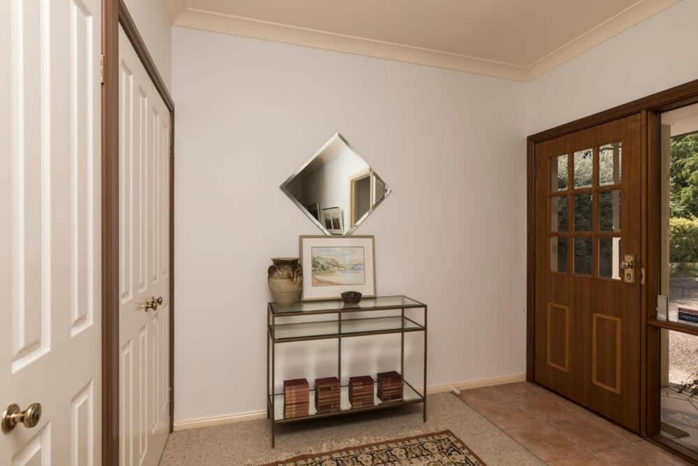 Holiday home 3 Bdrm 2 Bthrm House Close To Cbd & Anu Canberra