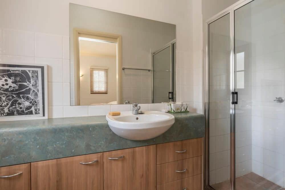 3 Bdrm 2 Bthrm House Close To Cbd & Anu Holiday home *